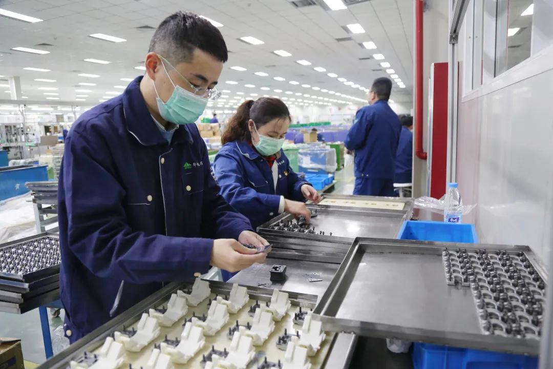 長虹華意管理骨干人員支援生產(chǎn)一線，吹響增產(chǎn)“集結(jié)號(hào)”